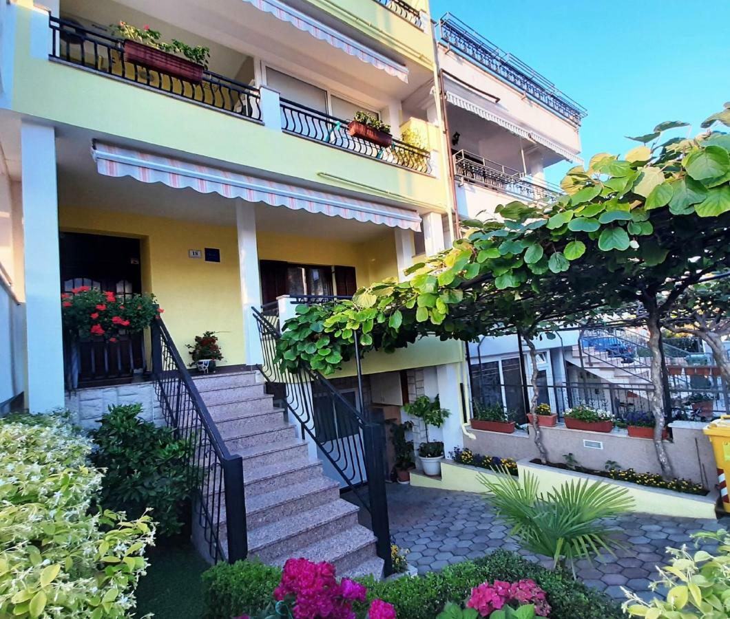 Paradise Beach Apartments 로비니 외부 사진