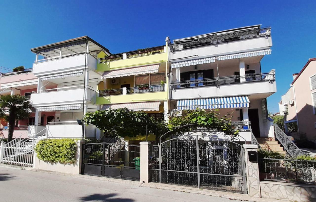 Paradise Beach Apartments 로비니 외부 사진