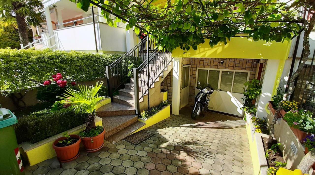 Paradise Beach Apartments 로비니 외부 사진